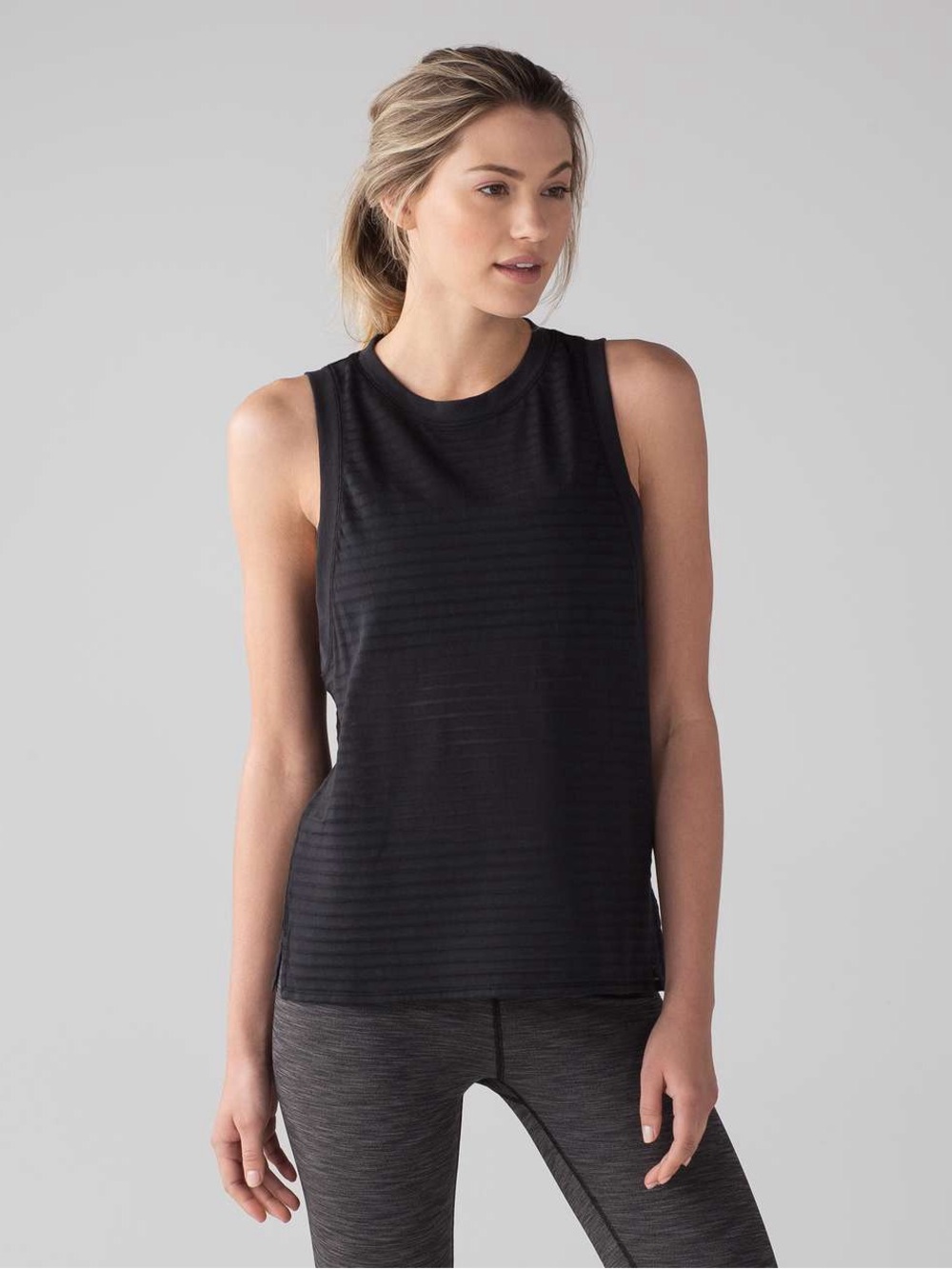 Lululemon Uncovered Muscle Tank in Black. Size 8